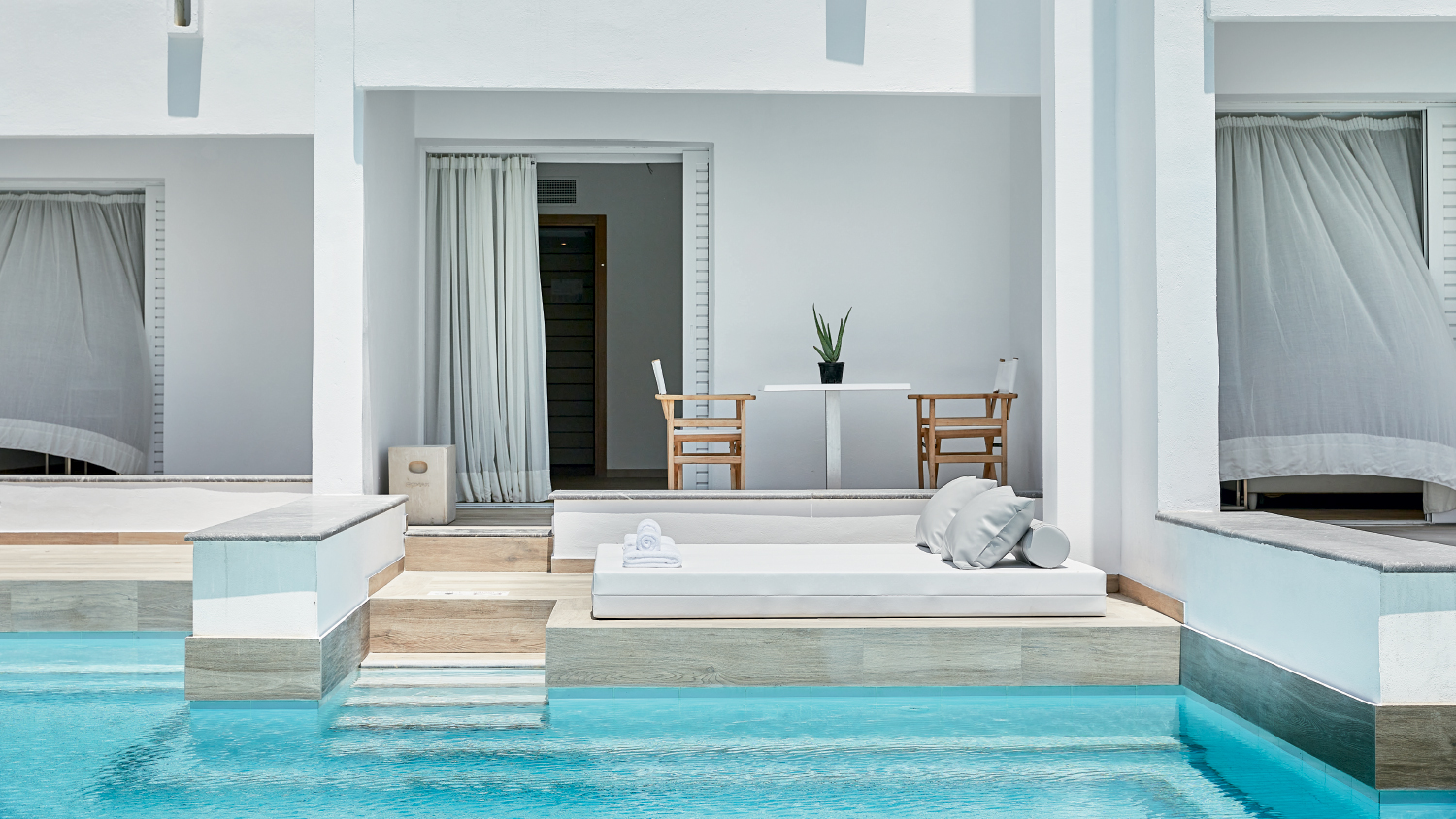 Swim Up Family Guestroom | LUXME White, Crete